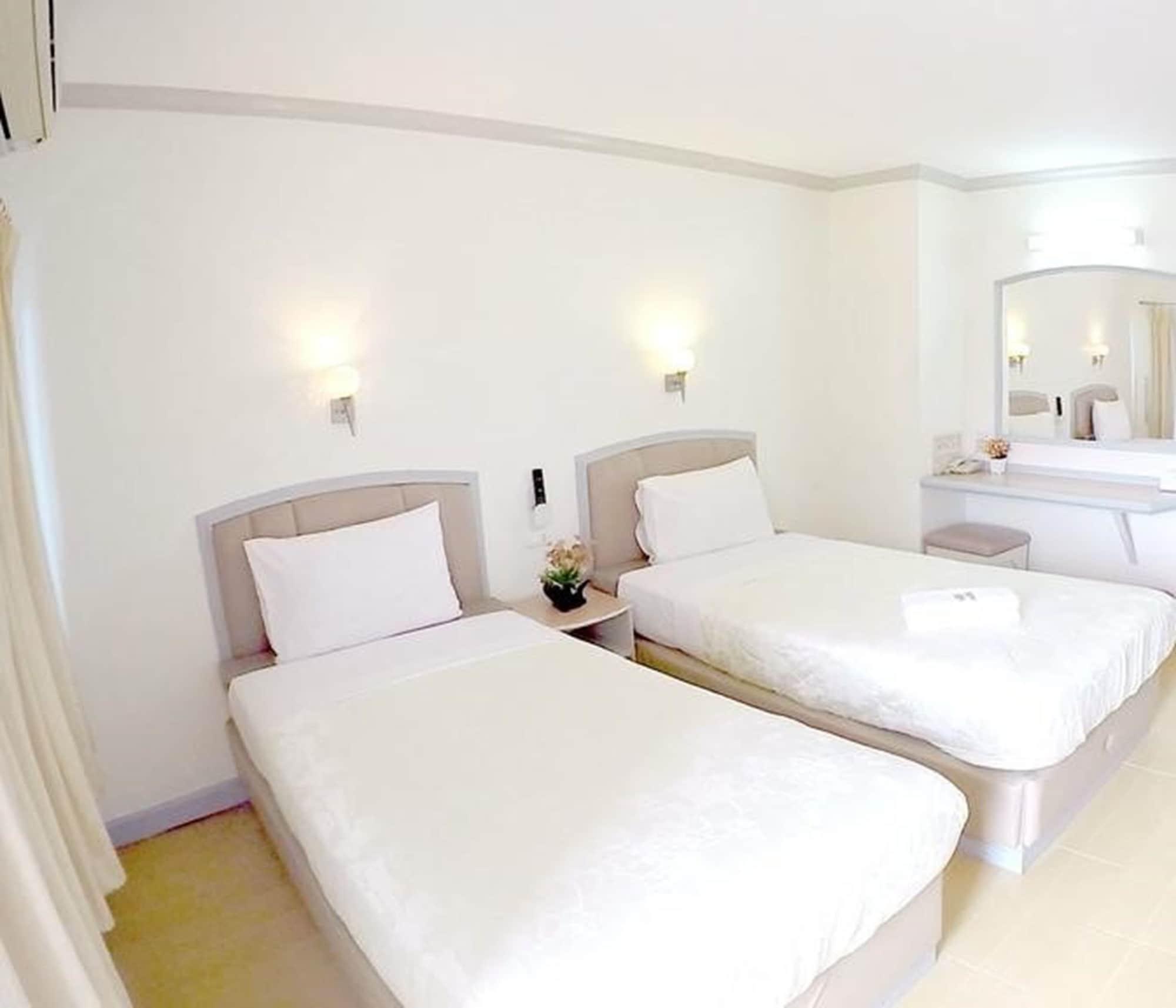 נאקהון סאוואן P.A. Place Hotel מראה חיצוני תמונה