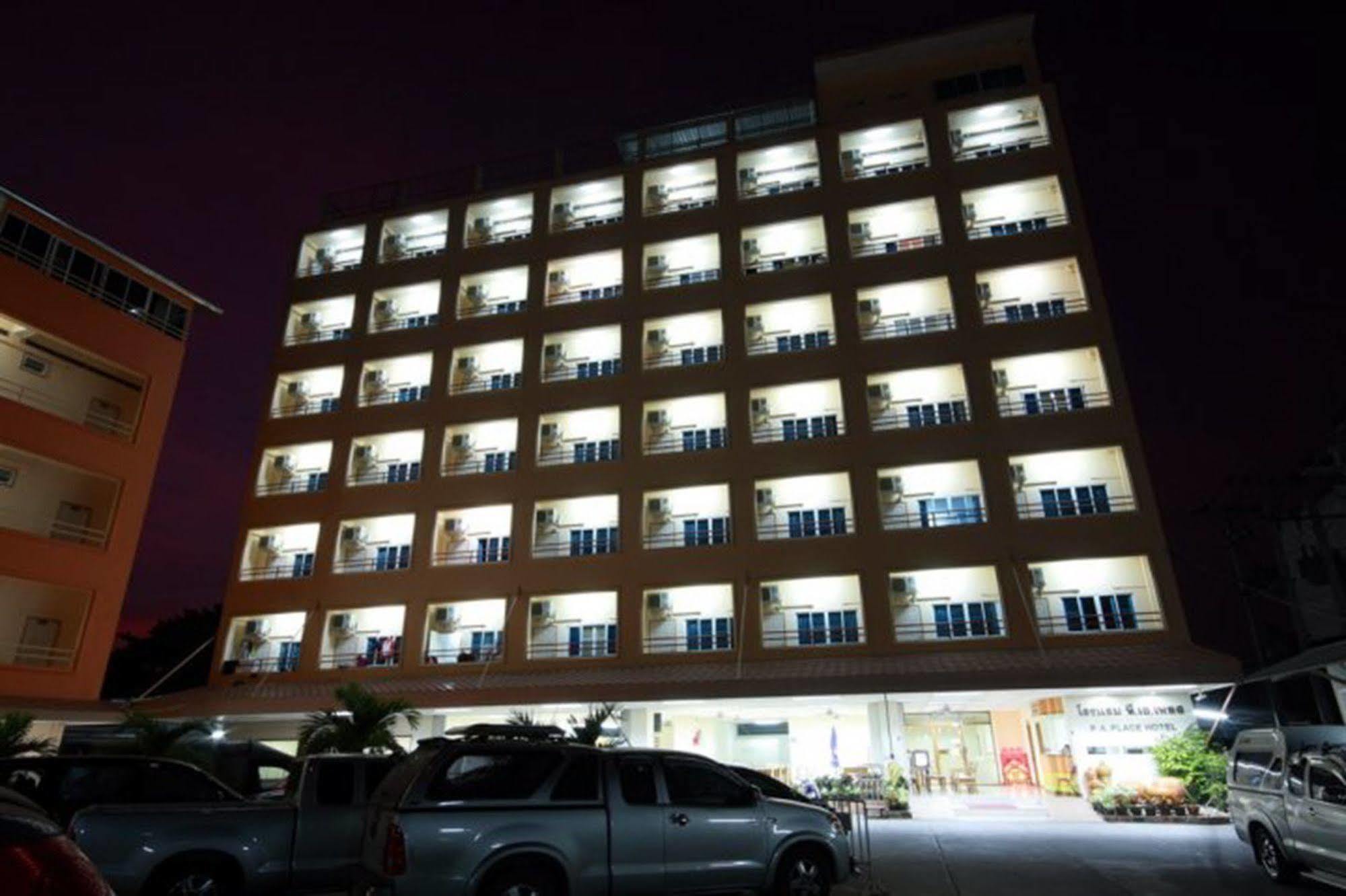 נאקהון סאוואן P.A. Place Hotel מראה חיצוני תמונה
